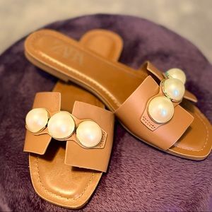 Zara Pearl Embellished flat sandal size 7.5 (runs narrow). Circa 2021 worn once